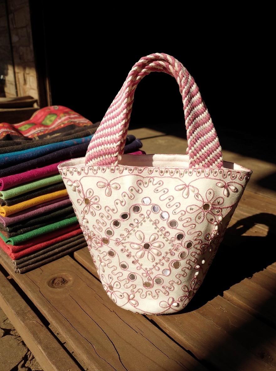 MIRRORWALI CHANDANI Esperance